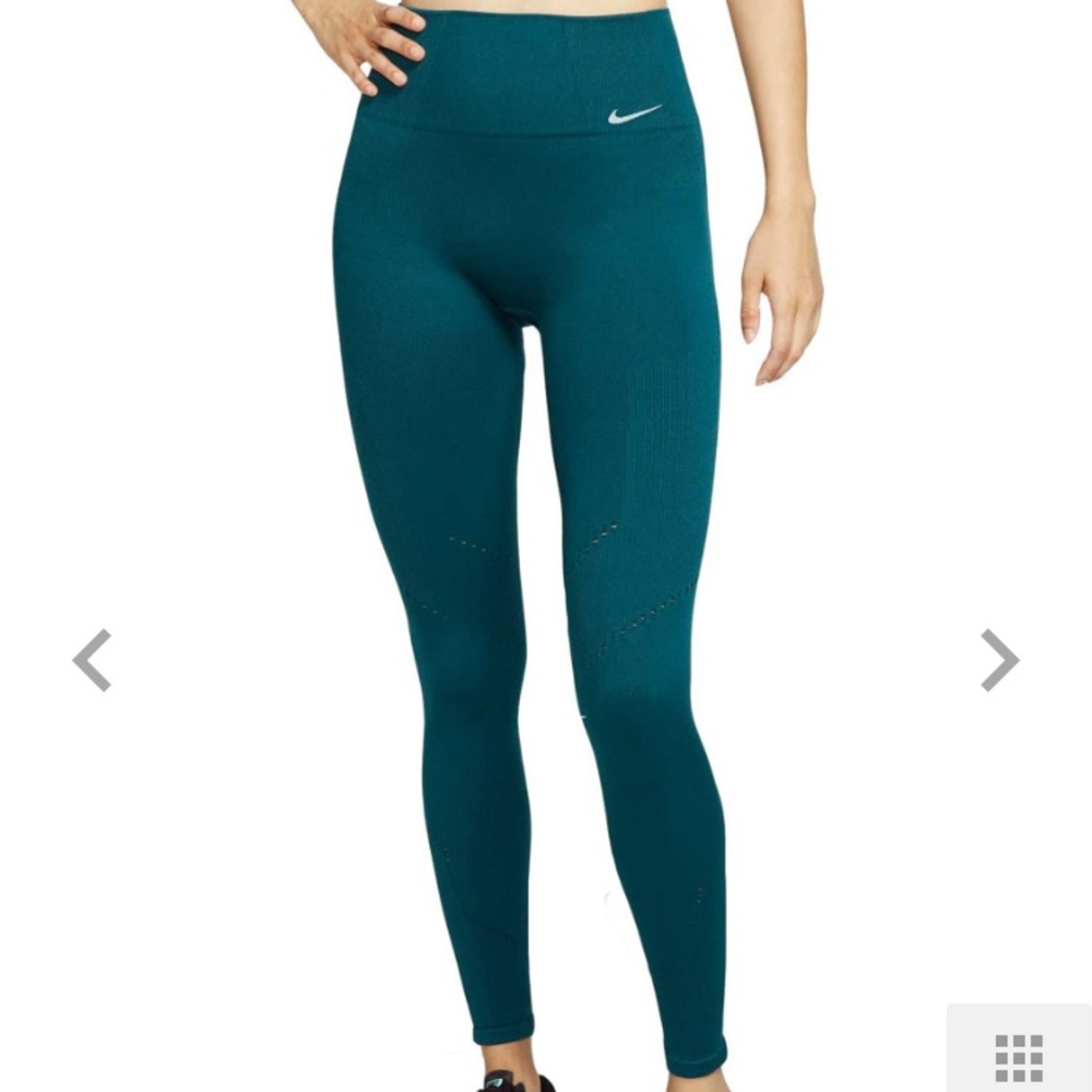 NWOT Nike Seamless Veneer Tight in Midnight Turq